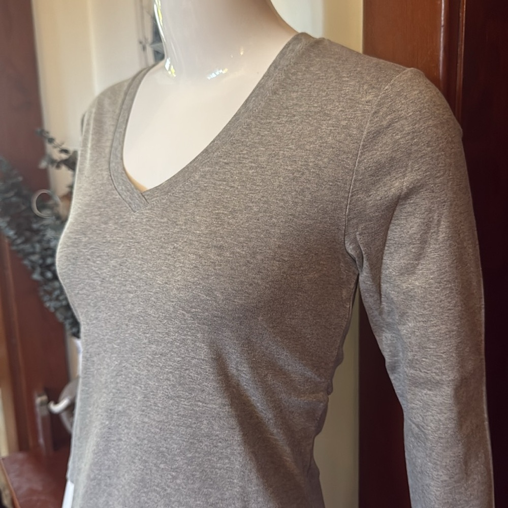 NWT northern reflections size small Gray V-Neck 3/4 Sleeve Top